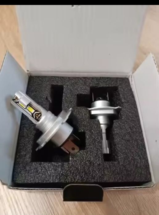 В продажі лед лампи Н4