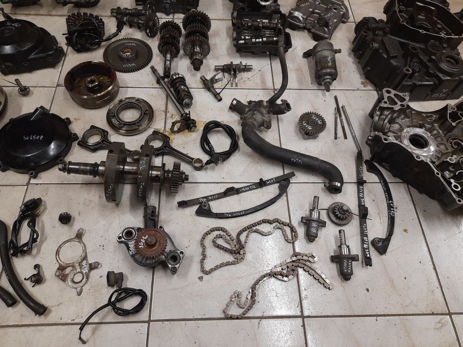 Suzuki SV 650 silnik części 98-02r. Sprzęgło głowica wał magneto kapa