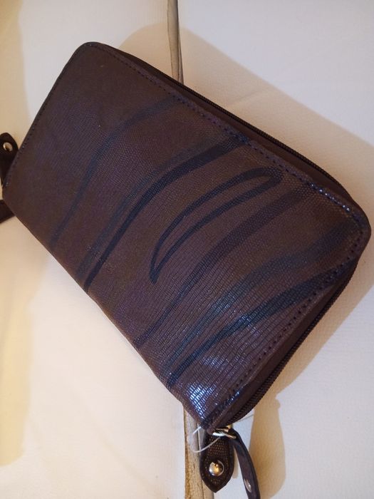 Carteira com grande arrumação cartões, dinheiro, documentos