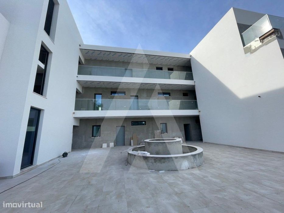 Excelente apartamento T2 no R/C, com terraço e acesso direto para a...