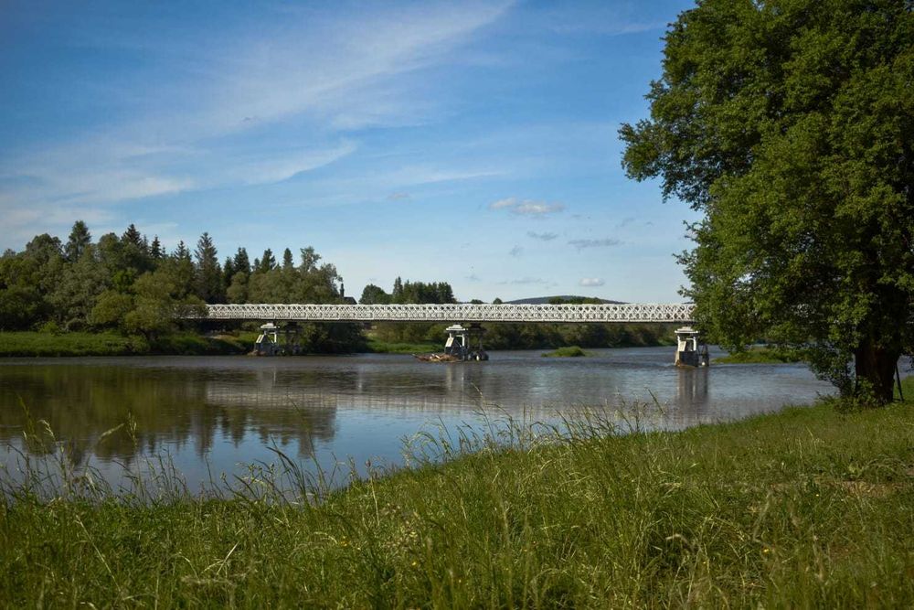 Domki w górach Bieszczady wakacje noclegi widok rzeka wędkowanie