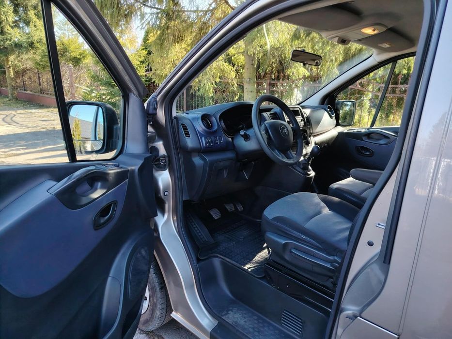Opel Vivaro Long 9 osobowy 2017r.