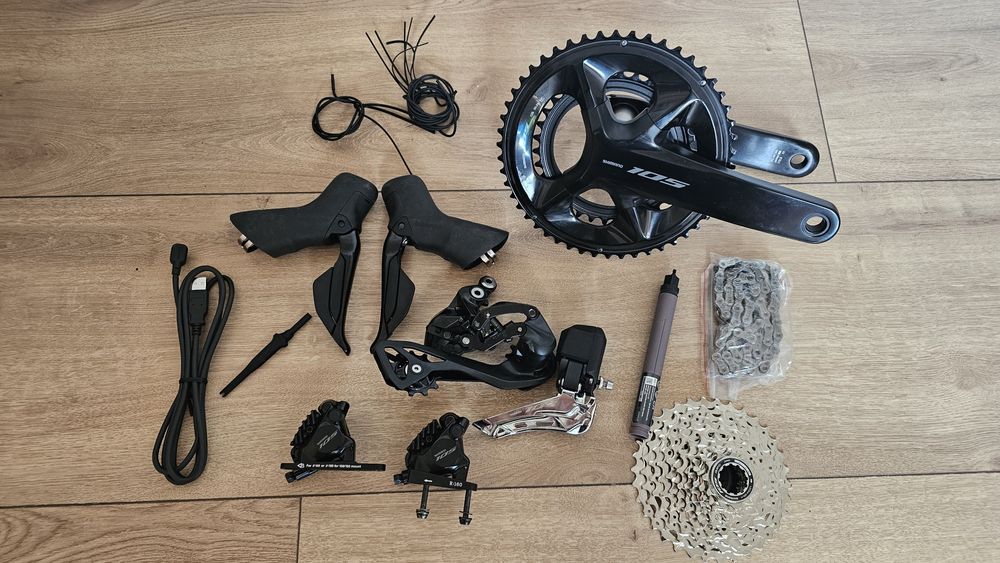 Kompletna grupa Shimano 105 Di2