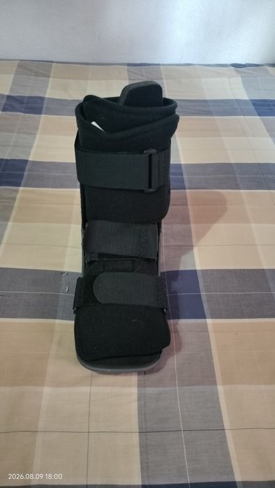 Vendo bota walker curta M