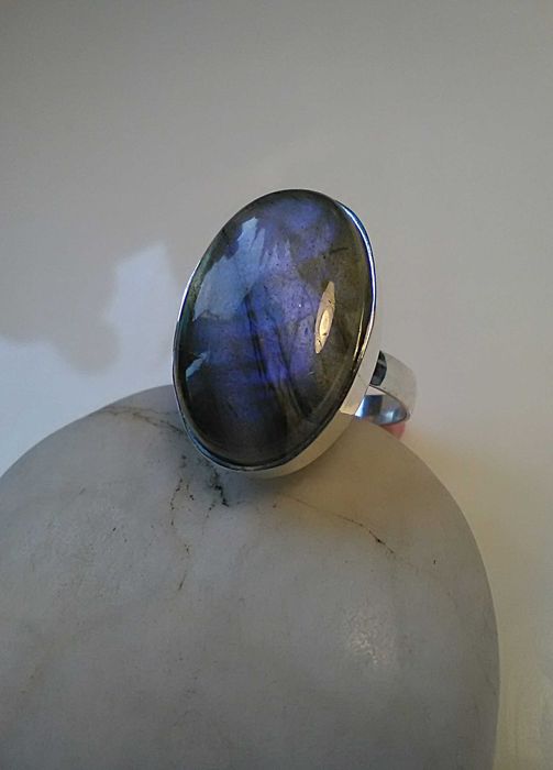 Pierścionek srebrny z labradorytem