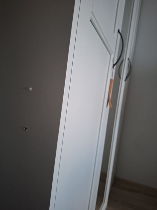 Biała szafa używana ikea
