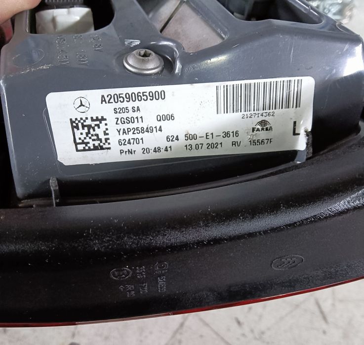 Farolim da Mala Mercedes Benz Classe C ( S205 ) ano 14