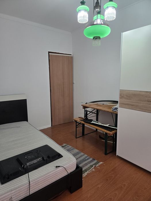 Alugo quarto de casal