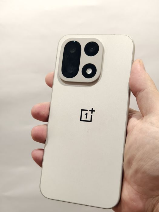 OnePlus 15 12/256,Global, обновляется