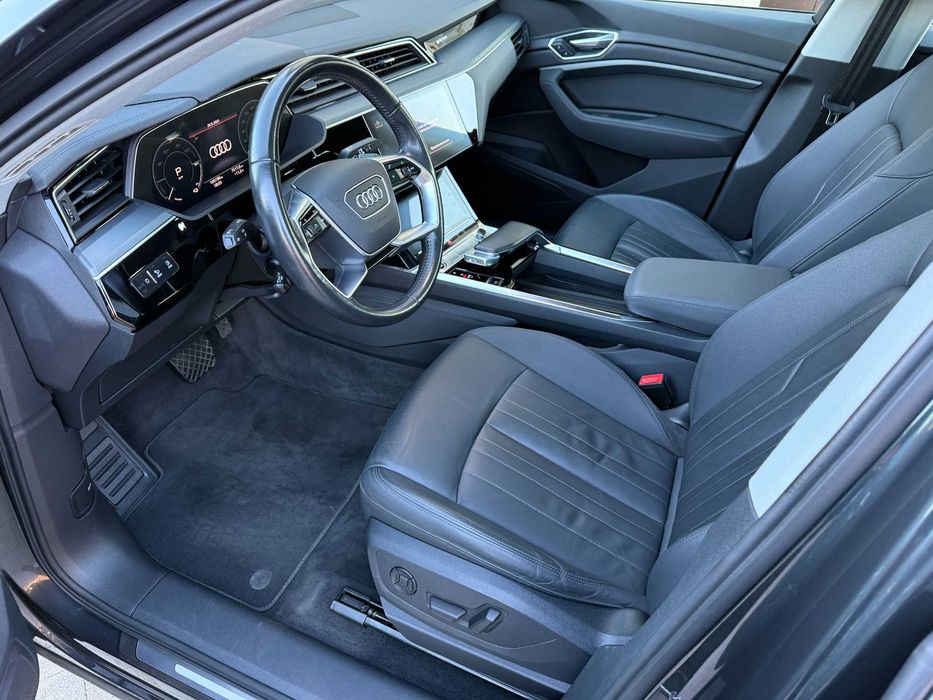 Сидіння салон Audi E-tron Etron