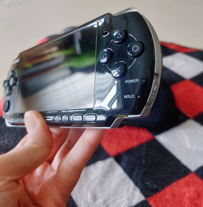 PSP 3004 + Jogos; capa e cartão de memória