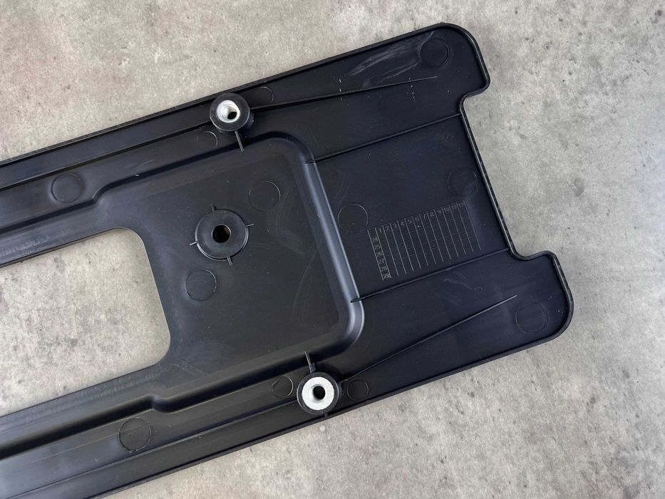 Рамка номерного знаку  -  Volvo XC60 II  /  S90 II  -  31425786