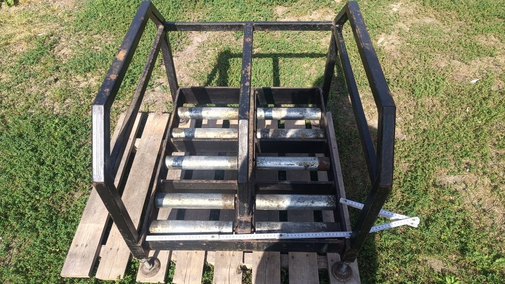 Stojak pod baterie dedykowany do wózków Linde