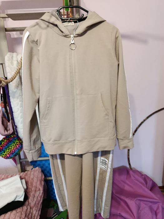 Спортивний костюм для дівчинки.