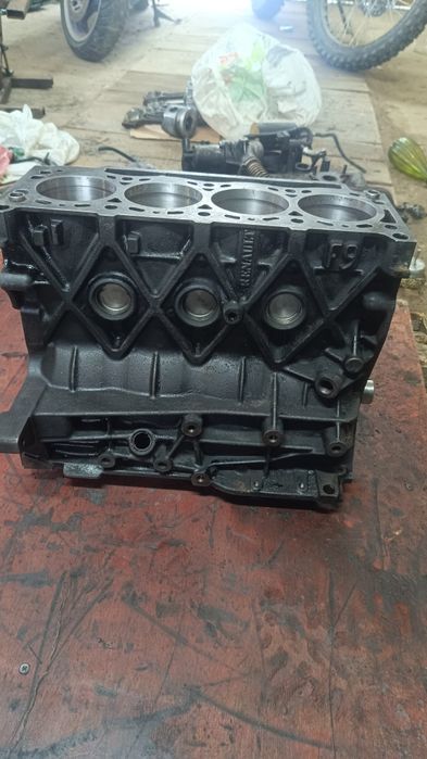 блок двигуна з колінвалом F9 1.9 dci