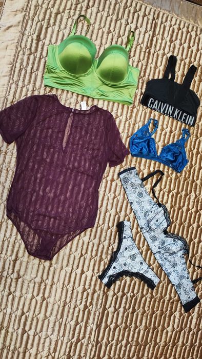 Бюстгальтери великих розмірів. Б/в. Топи.