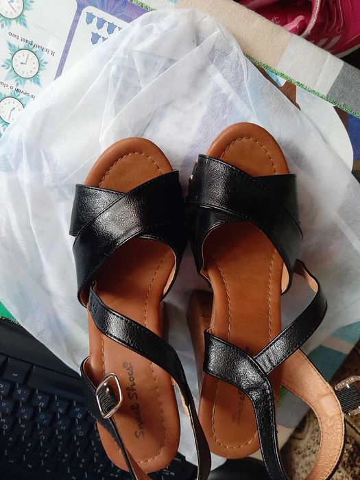 Женская осенняя и летняя обувь