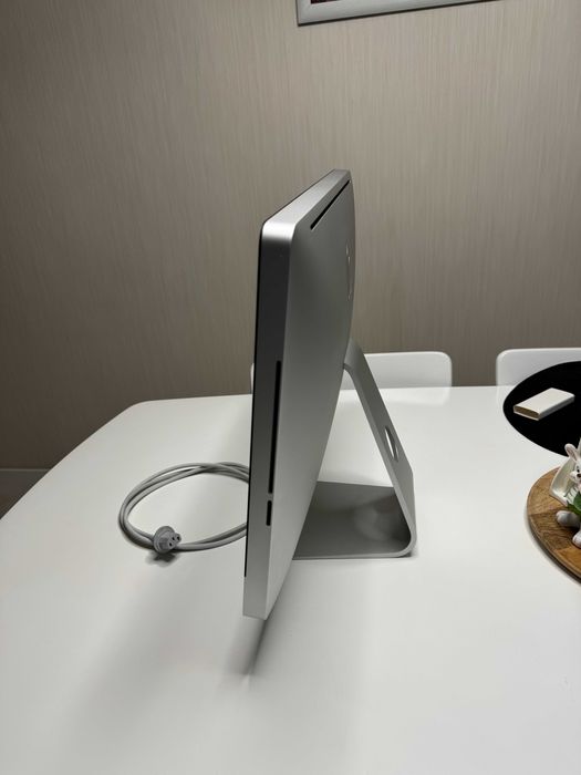 iMac 21.5 Mid 2010 SSD 512GB Intel i3 гарний стан