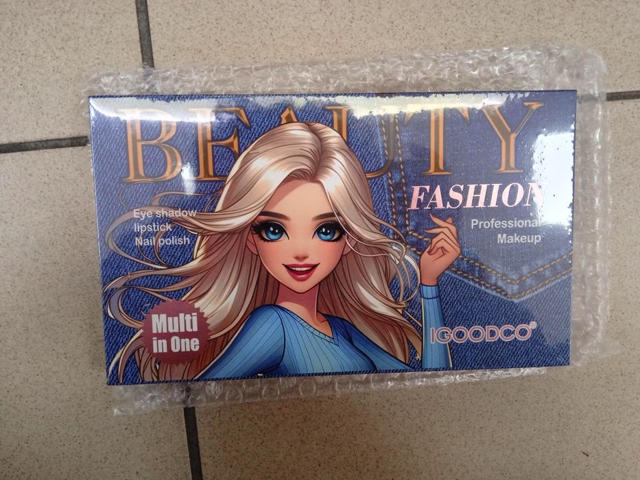 Zestaw do makijażu Beauty Fashion Multi in One – cienie, pomadka, laki