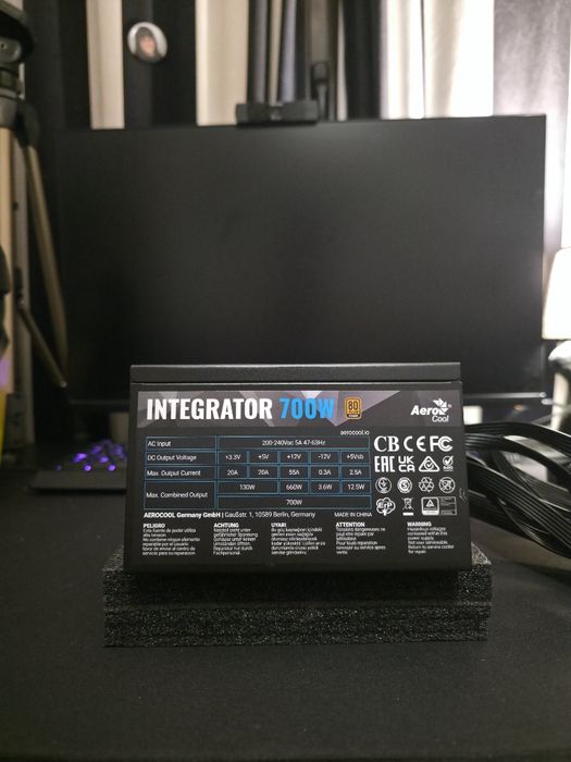 Aerocool Integrator 700W - Fonte de Alimentação - Bronze