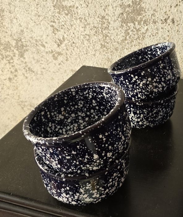 Louça azul escura