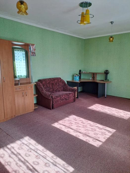 Продам двоповерховий будинок в Новомиколаївці.