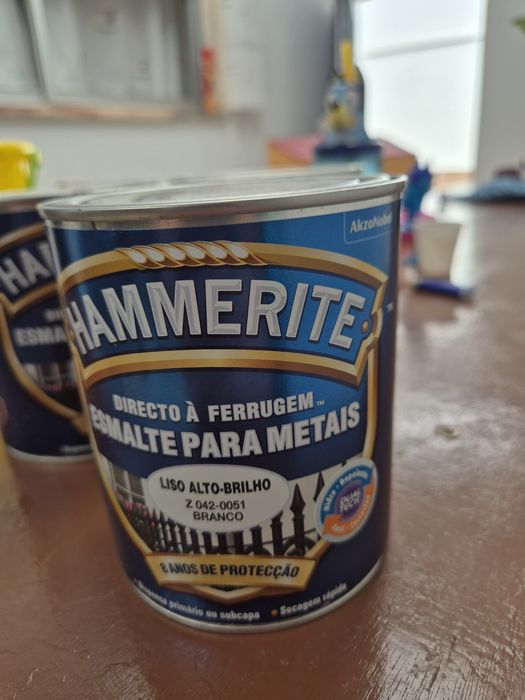 3 latas de tinta, marca Hammerite branco