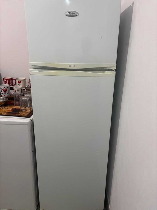 Frigorífico com congelador