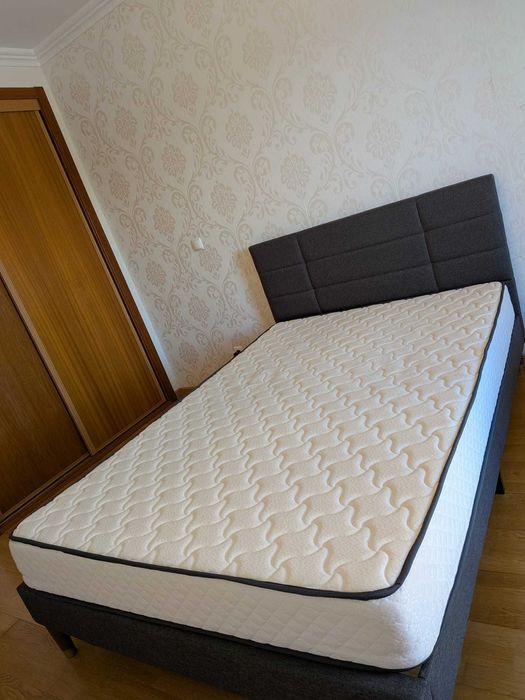 Cama de Casal com cabeceira e colchão