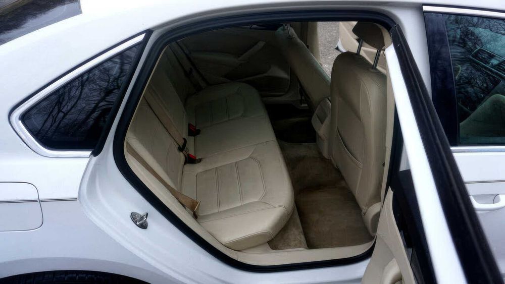 Volkswagen Passat Limited Edition      2015