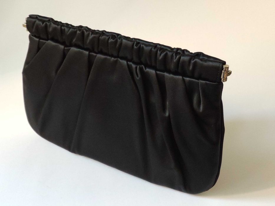 Carteira pochete clutch em cetim preto, Bimba y Lola festa
