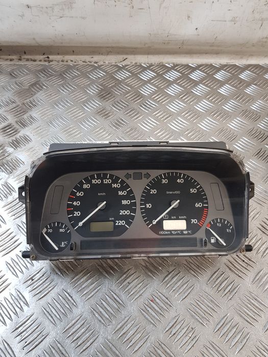 Licznik 1H0919880A 6160634002 Vw Golf Iii 1.8 92R- Europa