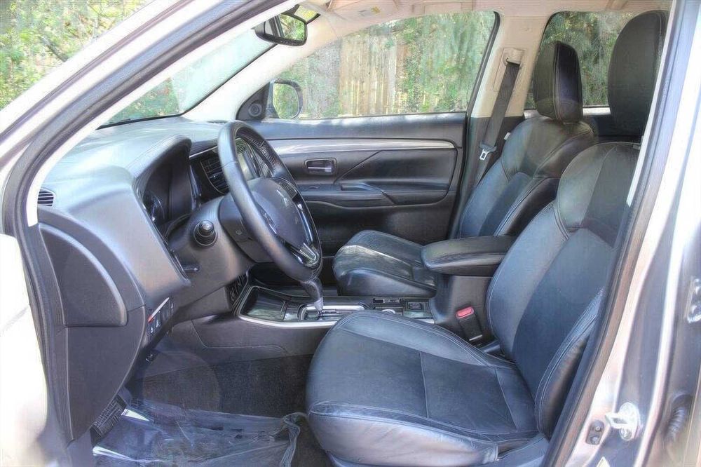 Mitsubishi Outlander SEL      2020