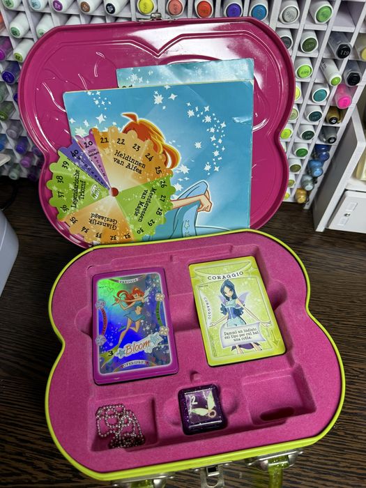 Продам  карткову гру Winx