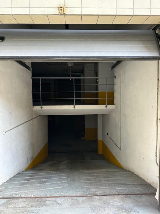 Garagem fechada para arrendamento