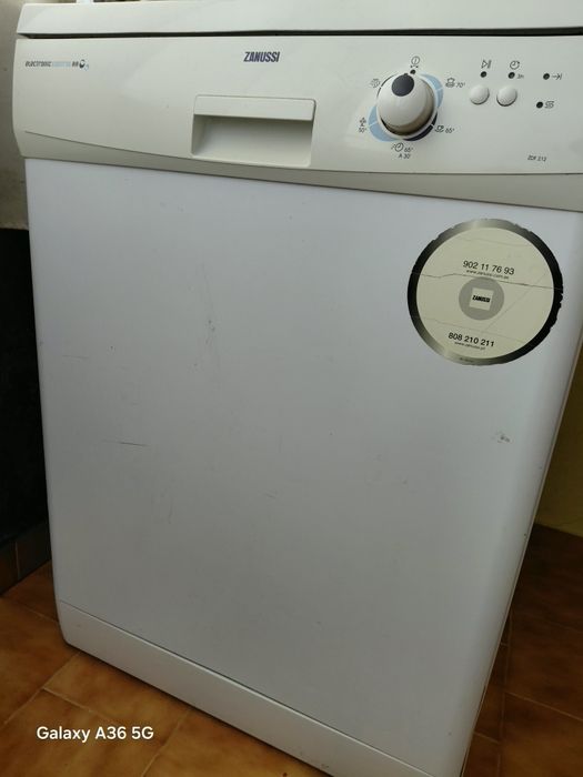 Máquina lavar loiça Zanussi