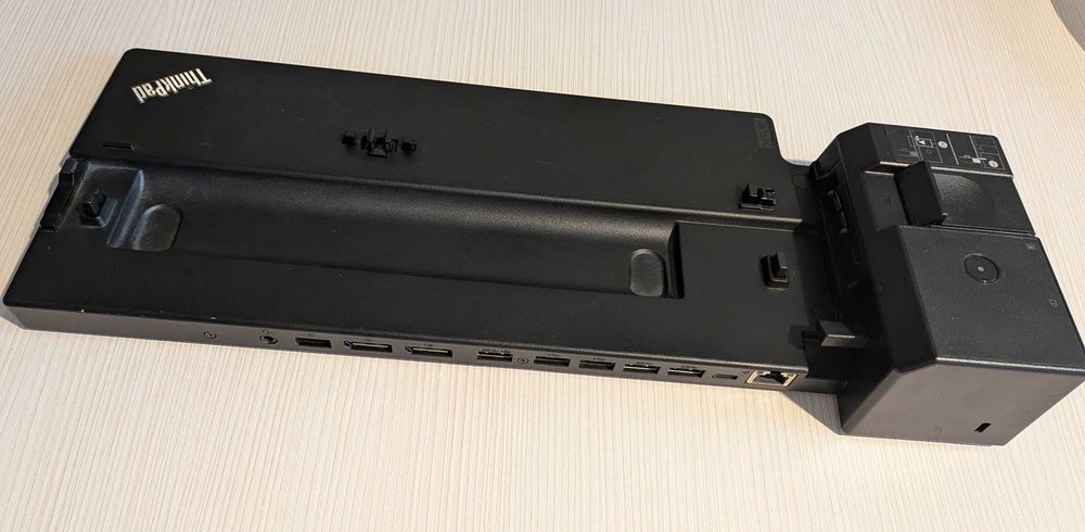 Sprzedam laptop Lenovo ThinkPad T14 + Stacja dokująca - jak nowy