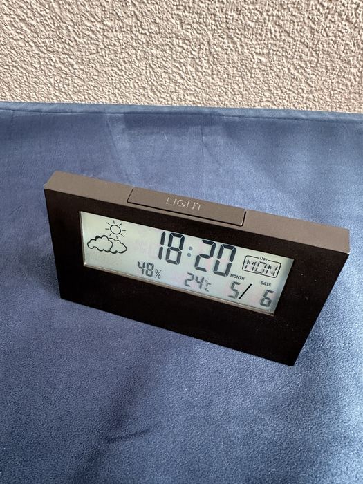 Часы настольные  цифровые на батарейках miniso