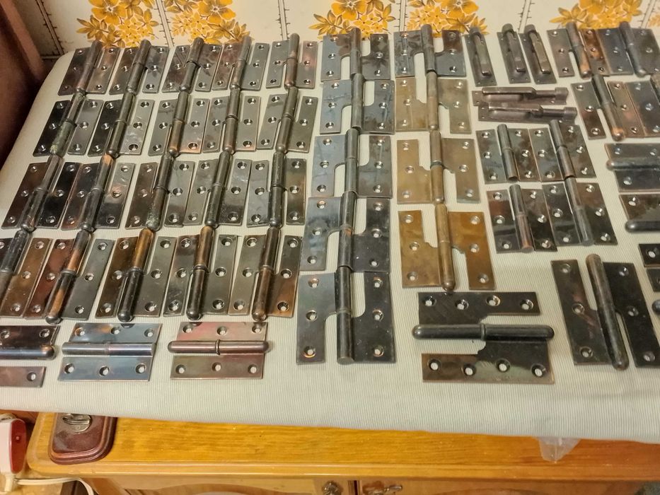 Selling hinges427935454106101762