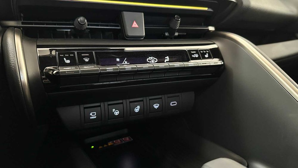 Toyota C-HR 2024 2.0 Hybrid e-CVT AWD-i • Premium Premiere Edition