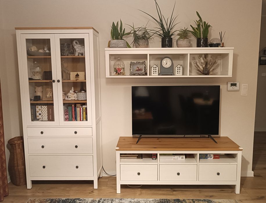 Zestaw mebli IKEA HEMNES ( witryna, półka , szafka RTV)