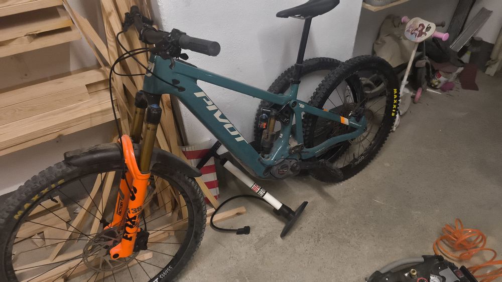 Pivot Shuttle LT