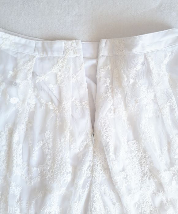 Koronkowa spódniczka
