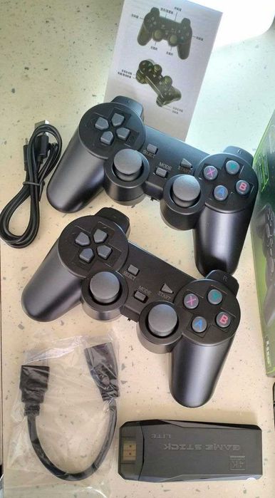 Портативнная игровая приставка на 10000 игр.