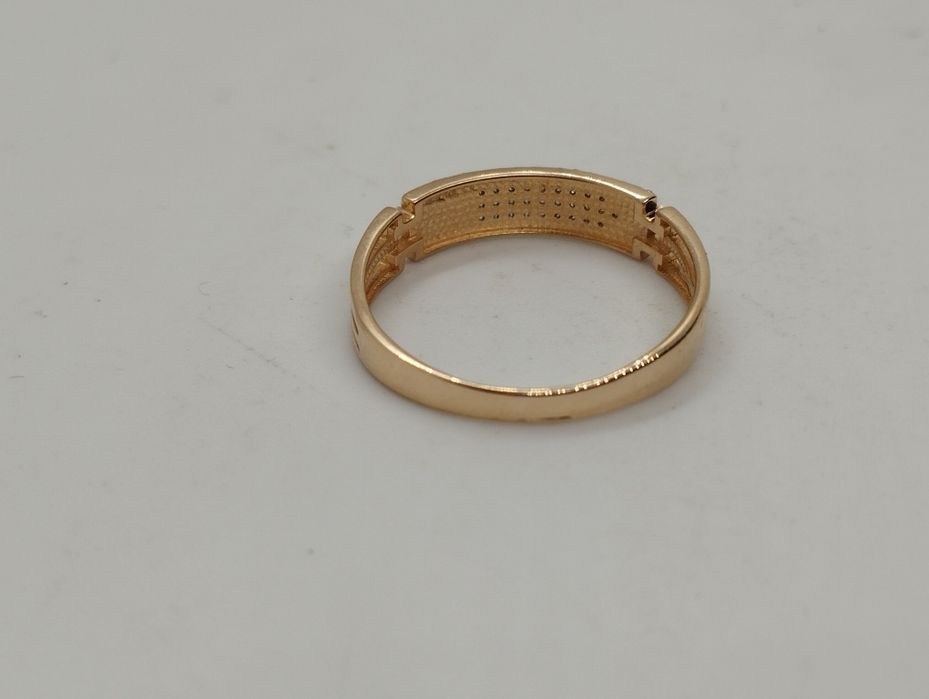 Золотое кольцо с бриллиантами 18.2 размер 1.66 грамма
