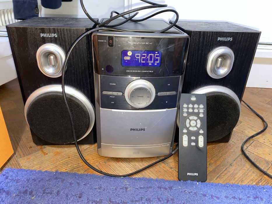 Stereo system with cable for connecting to mobile phone and remote control63825201615491120