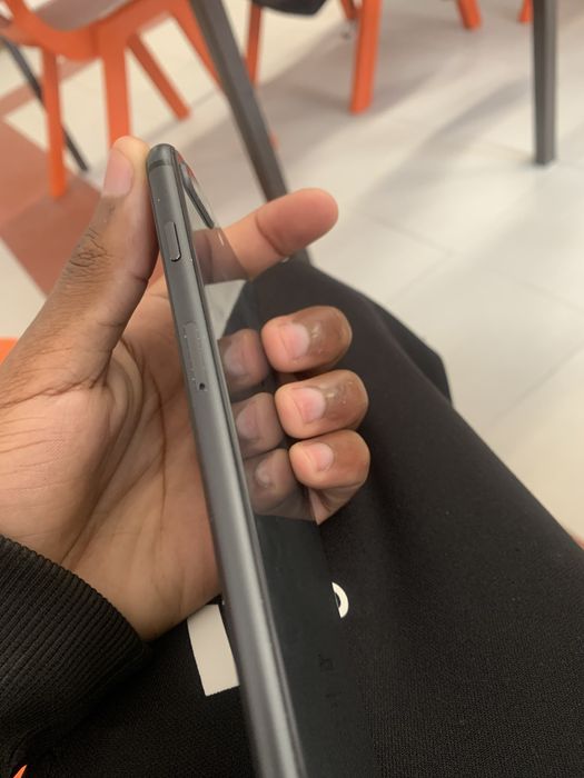 Iphone 8 plus with damaged screen64585320301315123