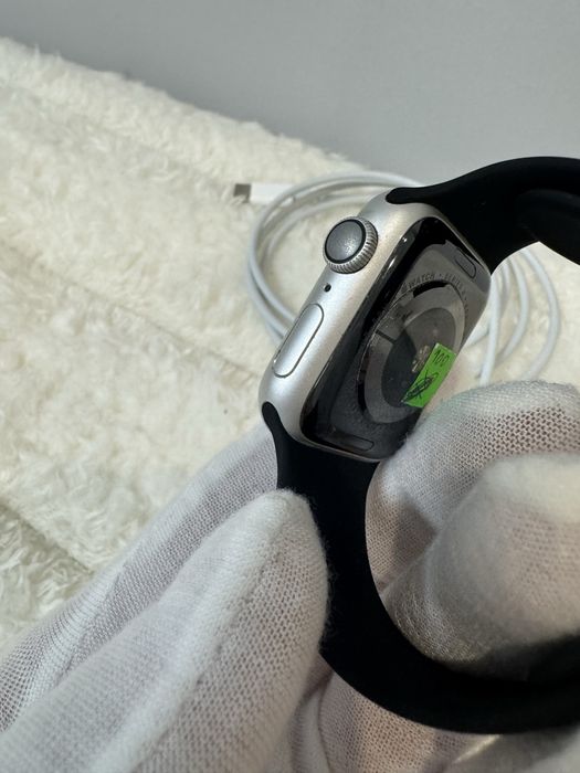 Apple watch 4 40mm Silver акумулятор 100%