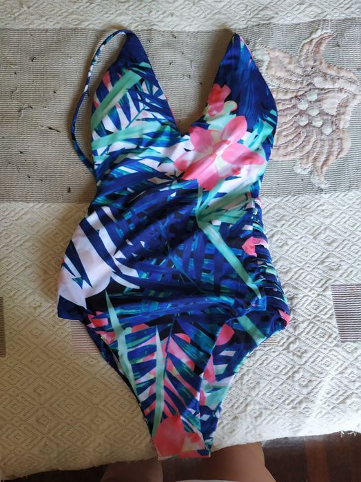 Trikini floral sem costas