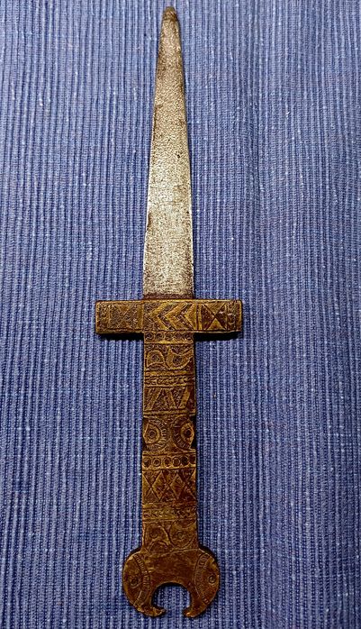 Antyczny islamski północnoafrykański berberyjski sztylet z głowicą